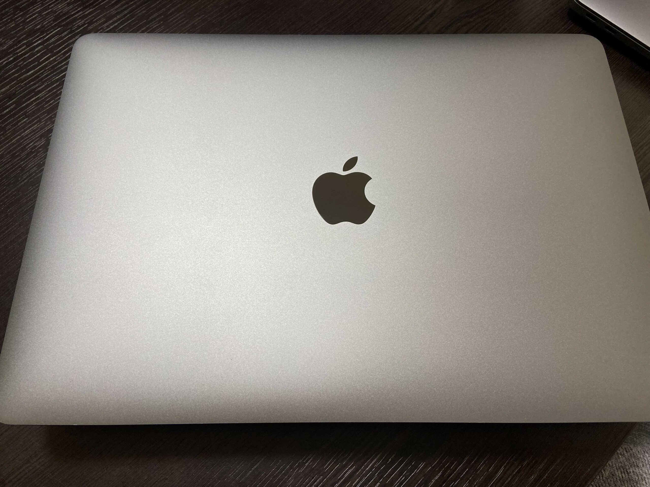 驚愕】MacBook Proをキーボード修理に出した結果、バッテリーが新品に