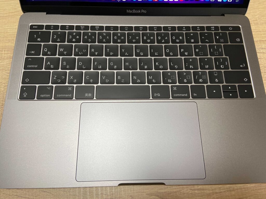 驚愕】MacBook Proをキーボード修理に出した結果、バッテリーが新品に 
